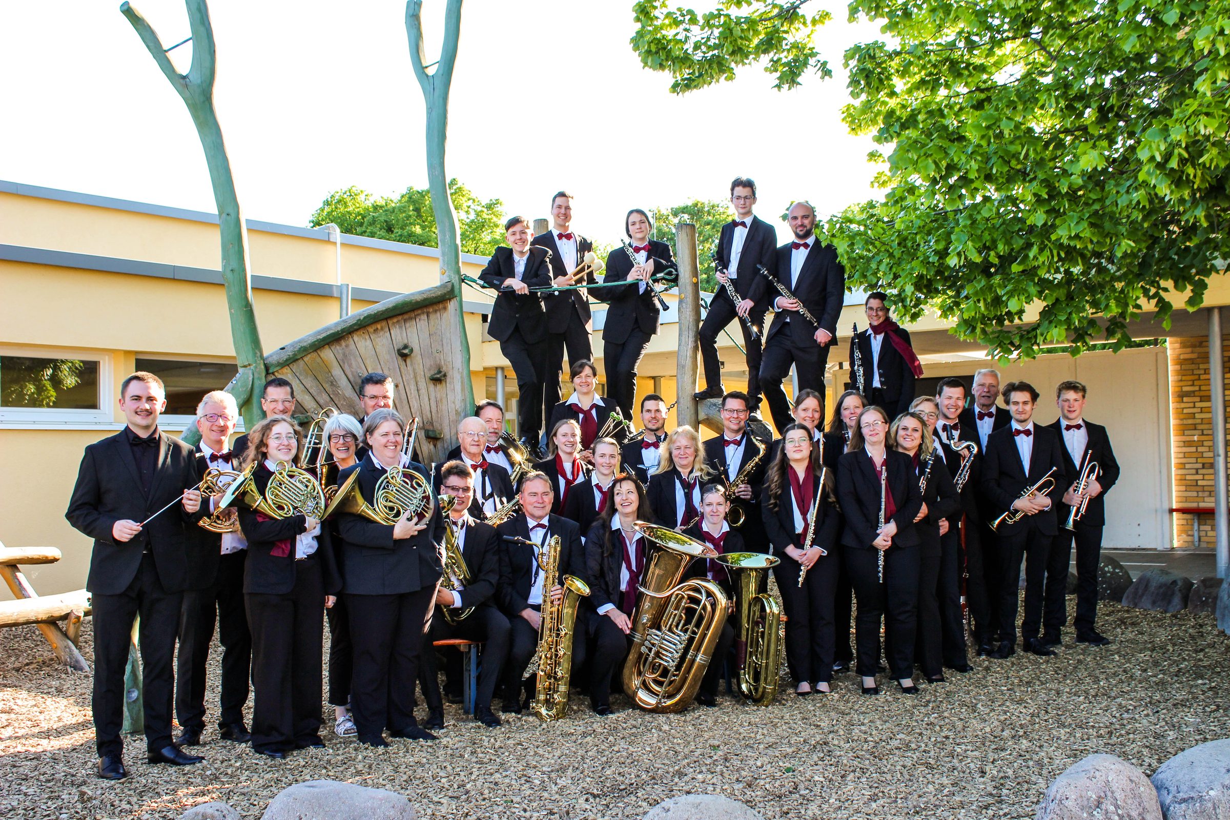 Die Stammkapelle des Musikvereins Bissingen Teck beim Frühjahrskonzert 2025 an der Grundschule Bissingen